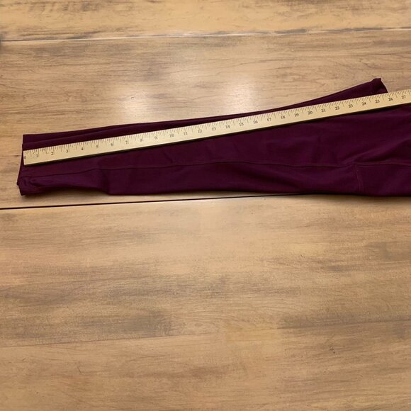 Girlfriend Collective Compressive Pocket Legging in Plum, cranberry size small - Picture 10 of 14